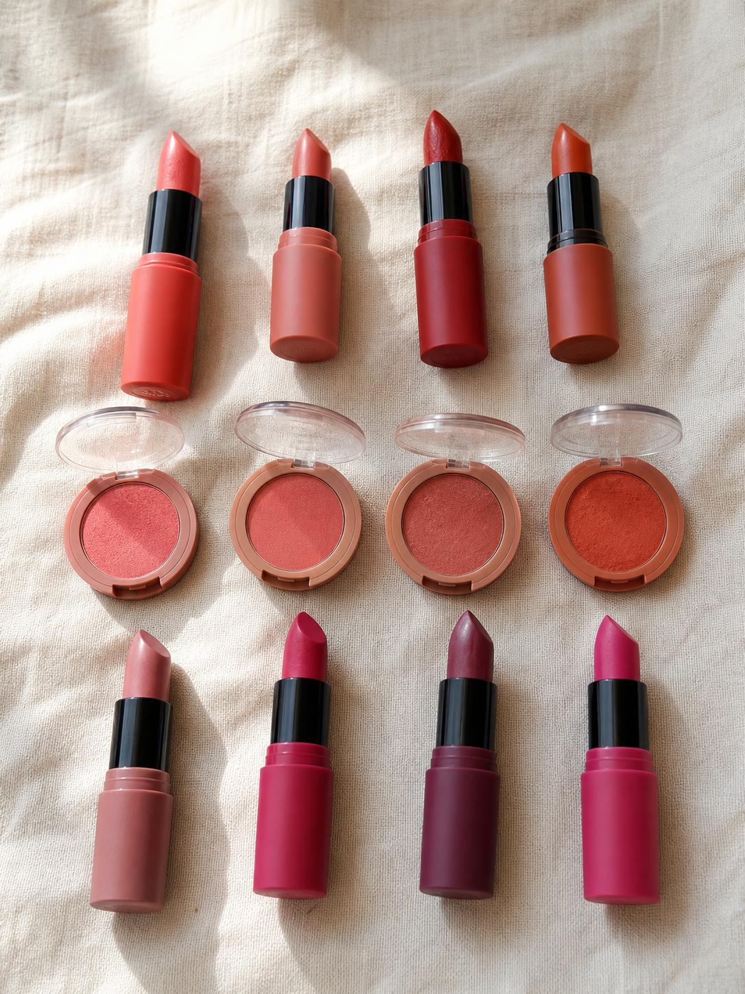 Nuancier de rouges à lèvres et blush organisés par saison colorimétrique